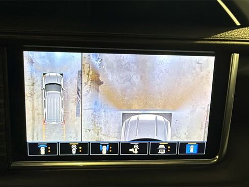 Used 2021 GMC Yukon Denali w/ Denali Premium Package image 40