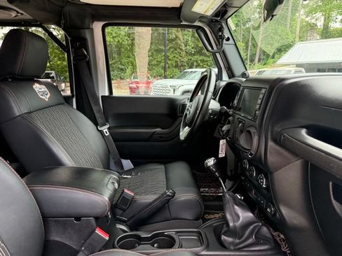Used 2012 Jeep Wrangler Unlimited Sahara AWD/4WD image 93