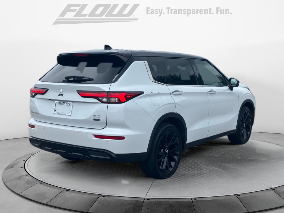Used 2023 Mitsubishi Outlander SEL AWD/4WD image 9