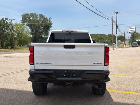 Used 2025 Chevrolet Silverado 2500 ZR2 w/ Technology Package AWD/4WD image 9