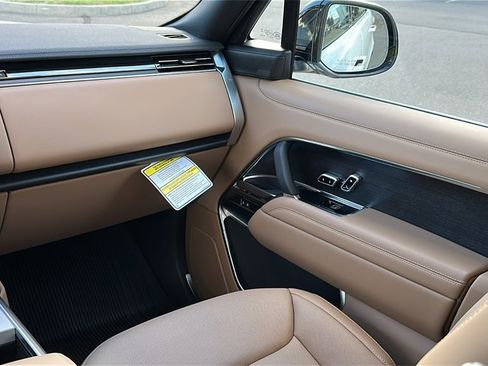 New 2025 Land Rover Range Rover SE image 26