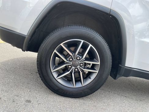 Certified 2022 Jeep Grand Cherokee Limited AWD/4WD image 12