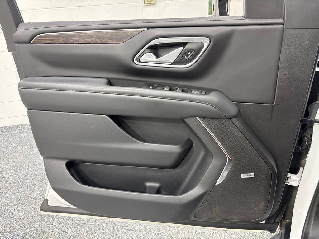 Used 2022 Chevrolet Suburban LT AWD/4WD image 35