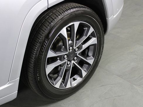 Used 2025 Jeep Grand Cherokee Overland w/ Adv Protech Group III image 11