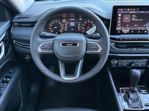 New 2026 Jeep Compass Latitude image 12