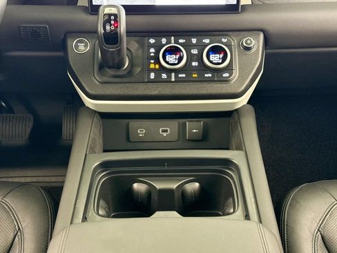 Used 2024 Land Rover Defender 110 SE AWD/4WD image 12