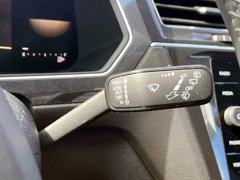 Used 2022 Volkswagen Tiguan SE R-Line image 25