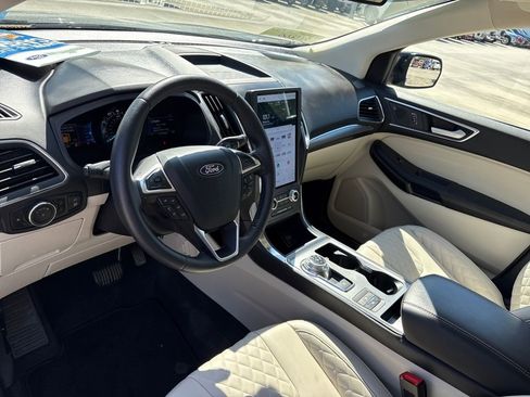 Certified 2024 Ford Edge Titanium image 5