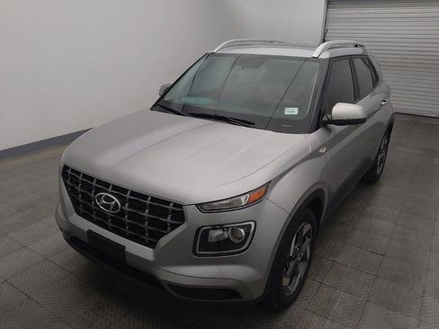 Used 2024 Hyundai Venue SEL FWD image 15