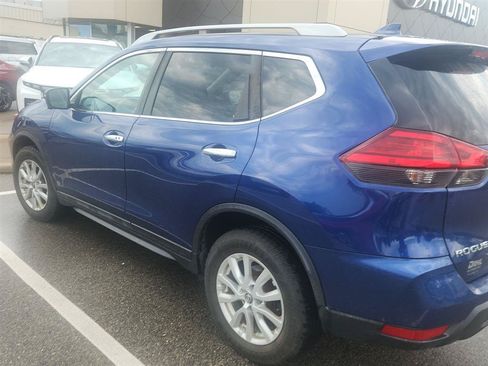 Used 2017 Nissan Rogue SV AWD/4WD image 7