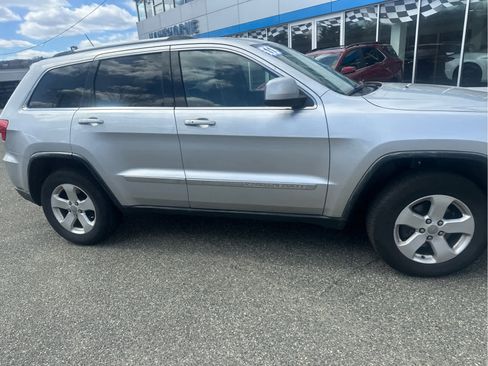 Used 2011 Jeep Grand Cherokee Laredo image 5