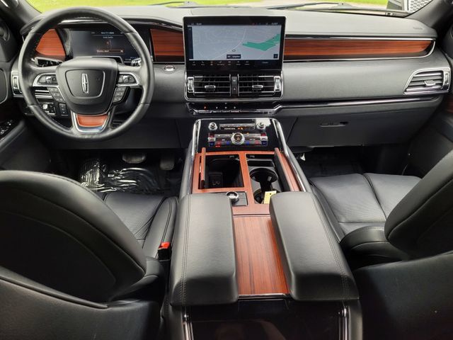Used 2024 Lincoln Navigator Reserve AWD/4WD image 12