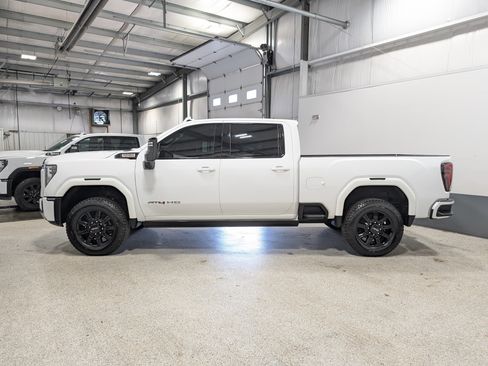 Used 2025 GMC Sierra 2500 AT4 w/ AT4 Premium Plus Package AWD/4WD image 6