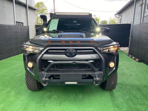 Used 2020 Toyota 4Runner SR5 AWD/4WD image 12
