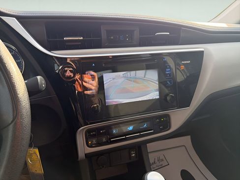 Used 2017 Toyota Corolla L image 23