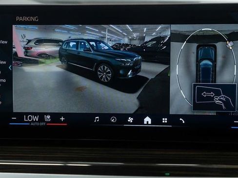 Used 2024 BMW X7 xDrive40i image 32