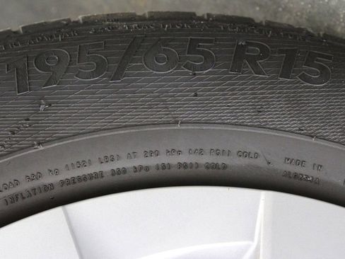 Used 2021 Toyota Corolla L image 39