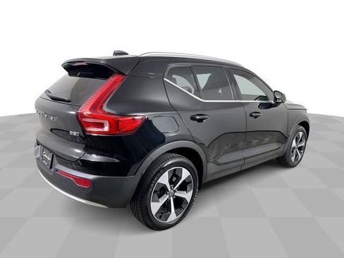 Used 2024 Volvo XC40 B5 Plus AWD/4WD image 8