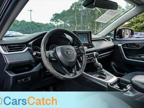 Used 2020 Toyota RAV4 LE FWD image 19