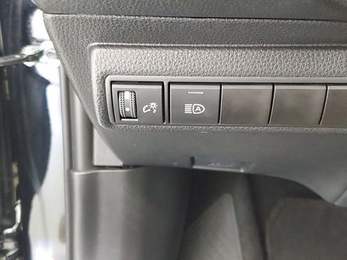 Used 2025 Toyota Corolla SE image 32