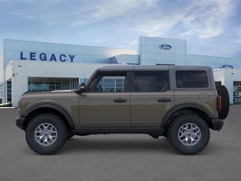New 2025 Ford Bronco Badlands AWD/4WD image 3