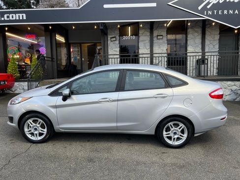 Used 2017 Ford Fiesta SE image 8