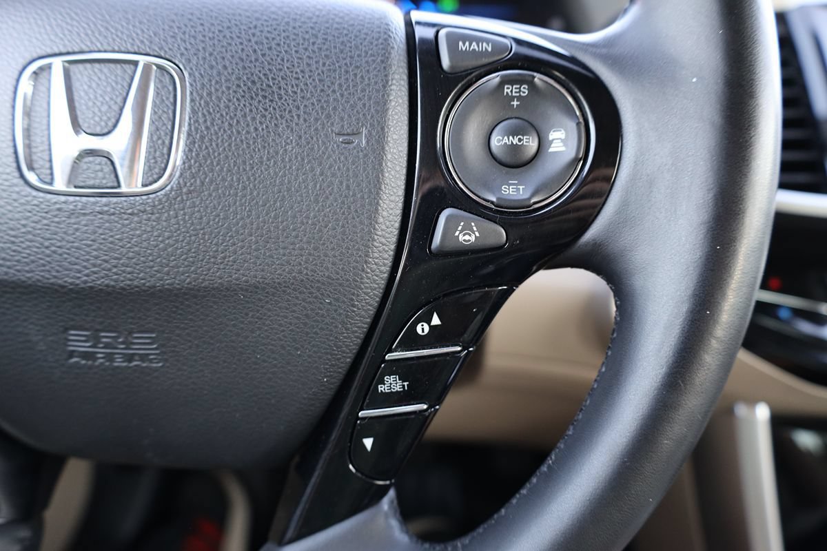 Used 2017 Honda Accord Touring image 25