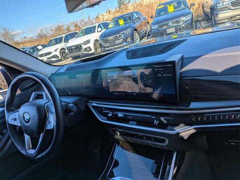 Used 2023 BMW X7 xDrive40i image 38
