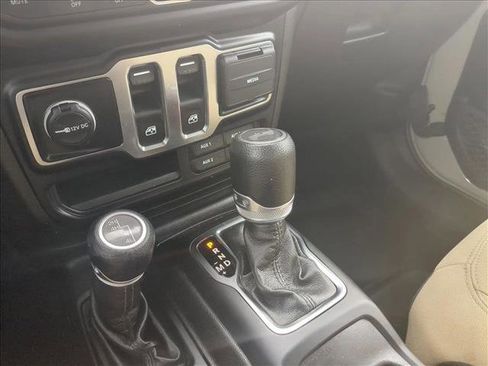Used 2022 Jeep Wrangler Sport AWD/4WD image 12