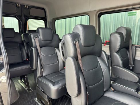 Used 2018 Mercedes-Benz Sprinter 2500 image 27