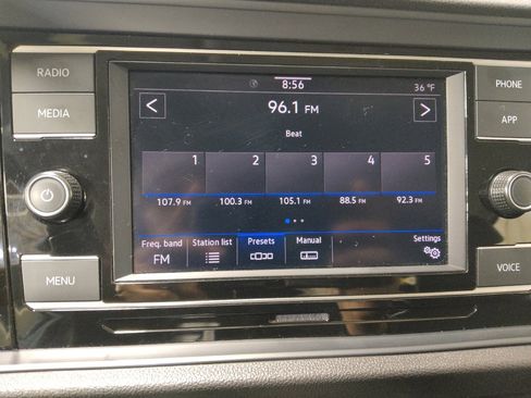 Used 2024 Volkswagen Jetta SE image 25