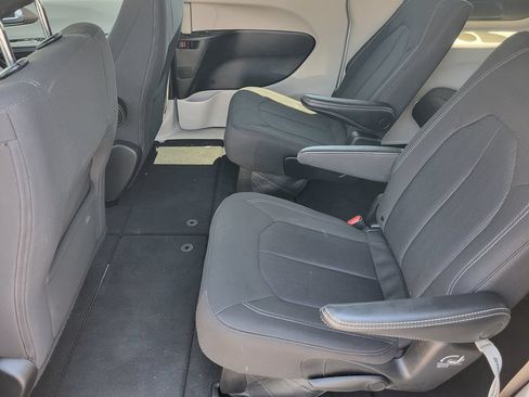 Used 2023 Chrysler Voyager LX FWD image 31