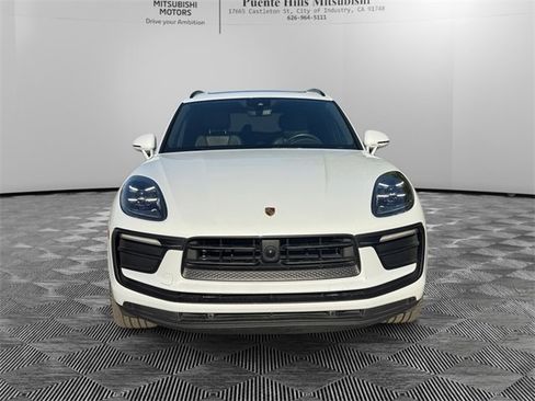 Used 2023 Porsche Macan image 2