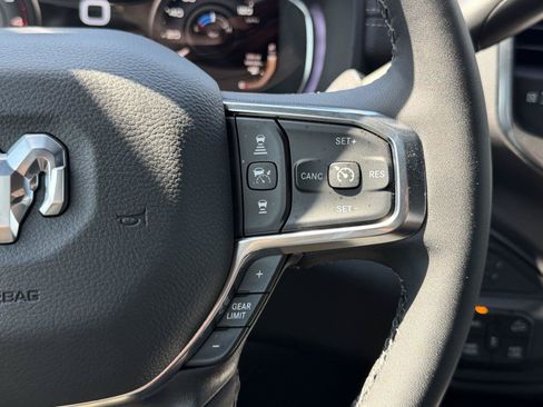 Used 2025 RAM 2500 Laramie AWD/4WD image 22