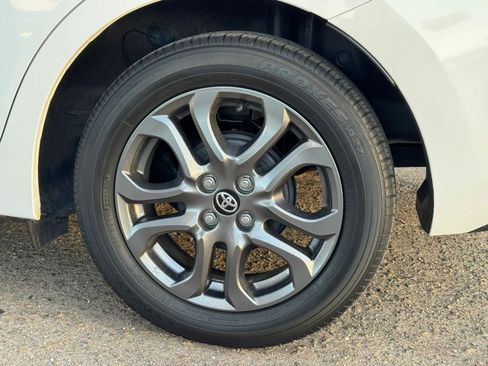 Used 2019 Toyota Yaris LE FWD image 35