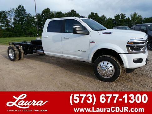 New 2026 RAM 5500 4x4 Crew Cab w/ Laramie Trim Package image 1