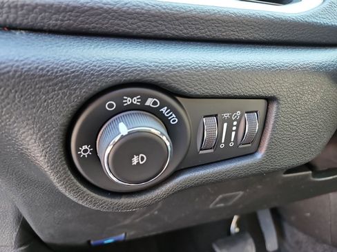 New 2026 Chrysler Pacifica Select FWD image 23