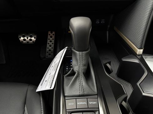 New 2026 Toyota Camry Hybrid FWD image 22