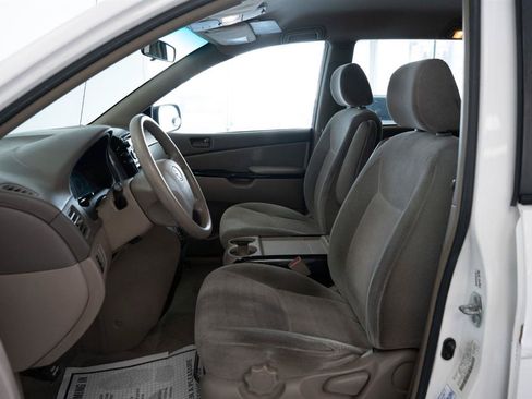 Used 2004 Toyota Sienna CE FWD image 10