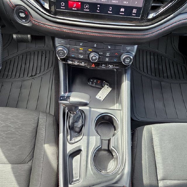 Used 2025 Dodge Durango GT AWD/4WD image 32