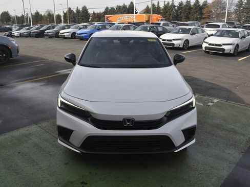 Used 2023 Honda Civic Sport image 2