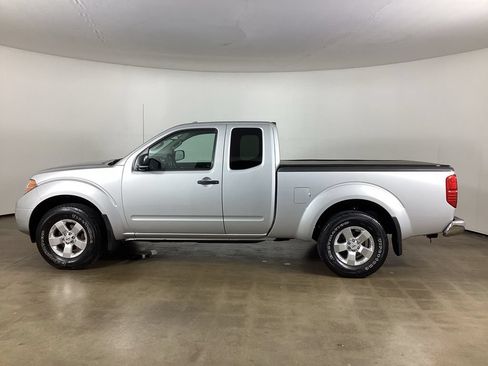 Used 2012 Nissan Frontier SV w/ SV Premium Utility Pkg AWD/4WD image 9