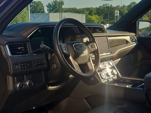 Used 2023 GMC Yukon Denali RWD image 10