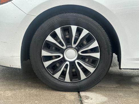 Used 2018 MAZDA MAZDA3 Sport image 25