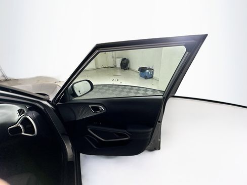 Used 2025 Kia Soul LX w/ LX Technology Package image 30