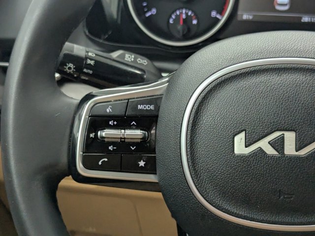 Certified 2024 Kia Carnival EX FWD image 18