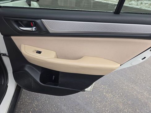 Used 2017 Subaru Outback 2.5i Premium image 9