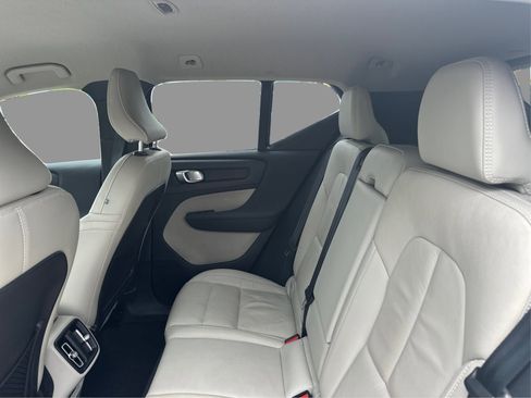 Used 2022 Volvo XC40 T5 Momentum AWD/4WD image 36