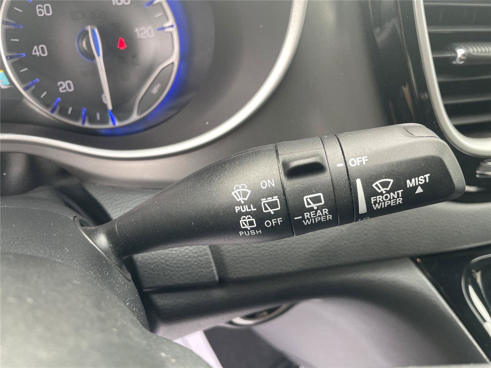 Used 2025 Chrysler Pacifica Select FWD image 17