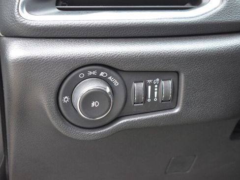 Used 2020 Chrysler Pacifica Limited w/ S Appearance Package FWD image 17